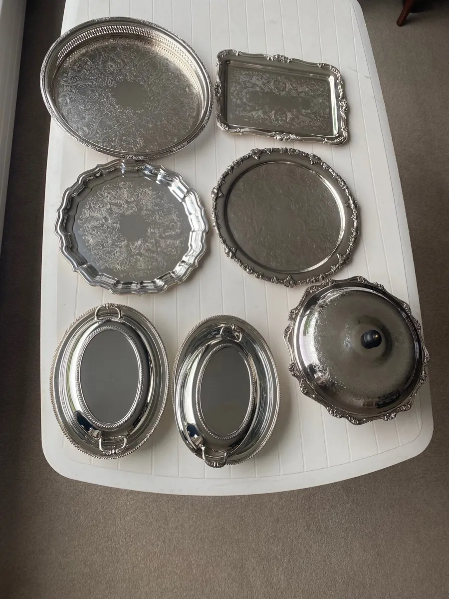 Silver plated trays & dishes - Image 1