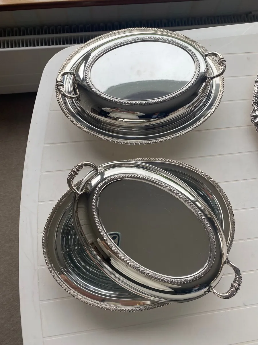 Silver plated trays & dishes - Image 3