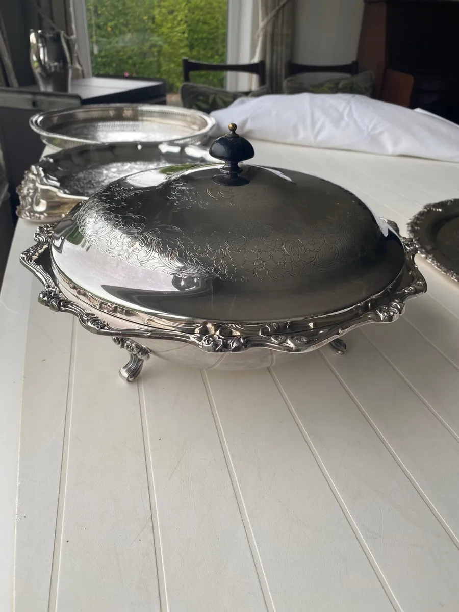 Silver plated trays & dishes - Image 4