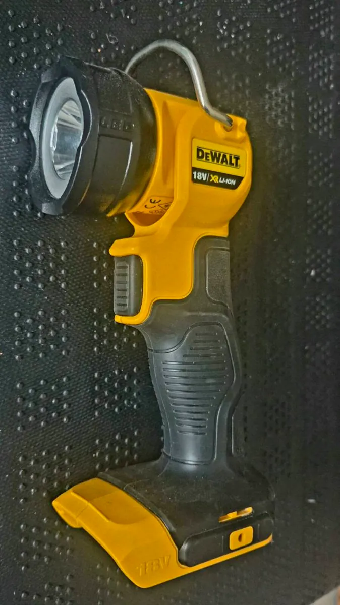 Dewalt   lamp  🔦  LED   BRAND NEW - Image 2