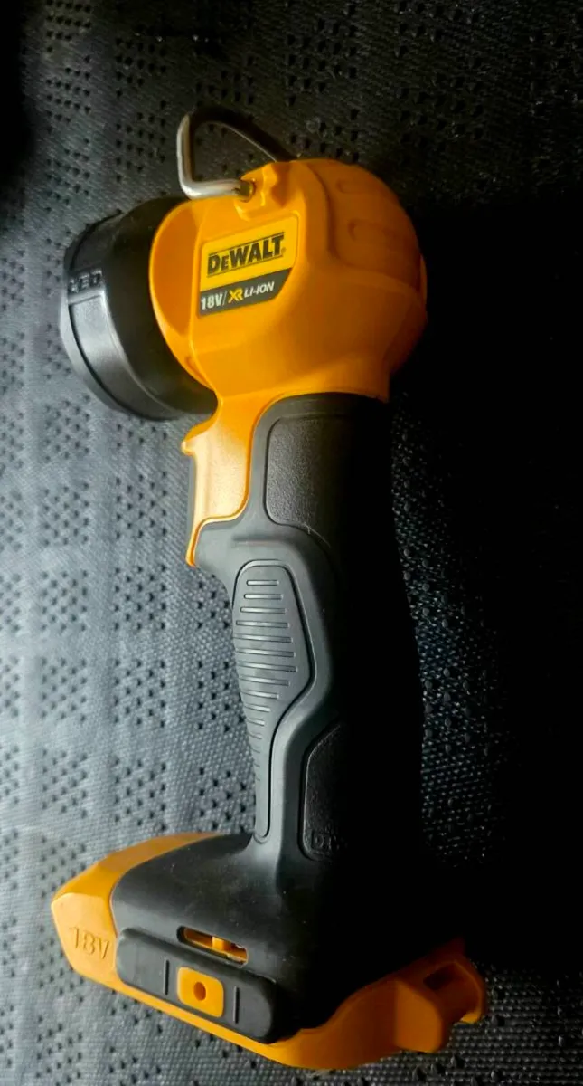 Dewalt   lamp  🔦  LED   BRAND NEW - Image 3