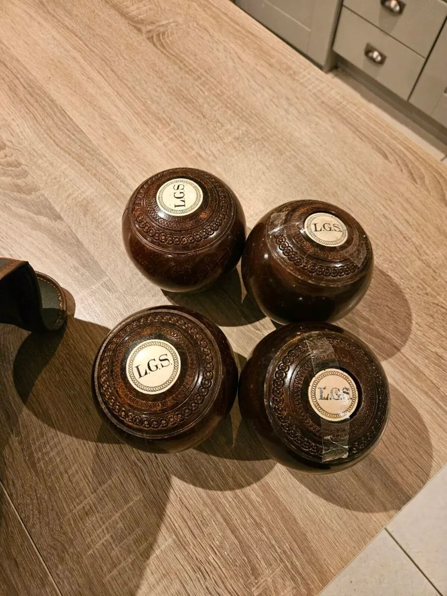 Vintage lawn bowls - Image 3