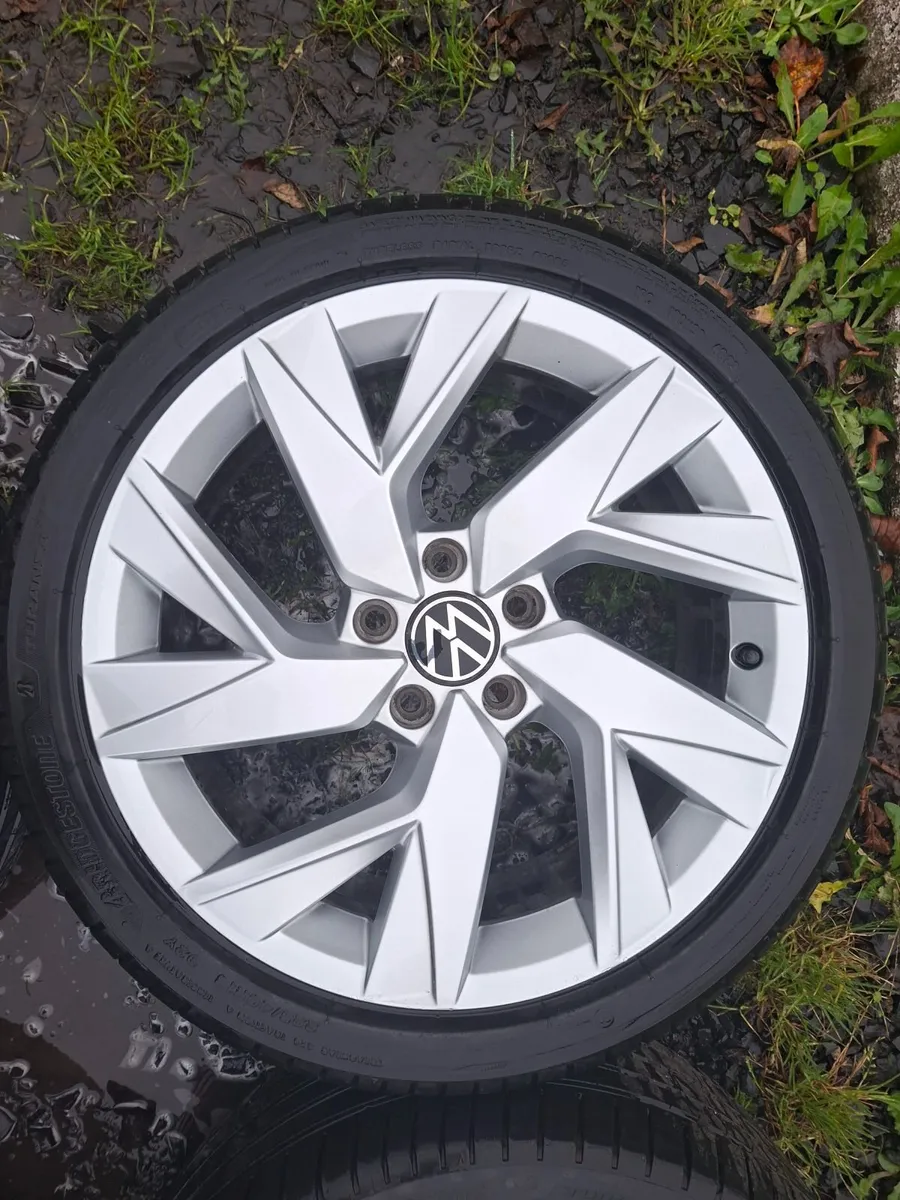 18" Genuine Vw Alloys with tyres - Image 3