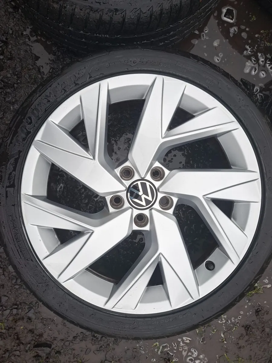 18" Genuine Vw Alloys with tyres - Image 1