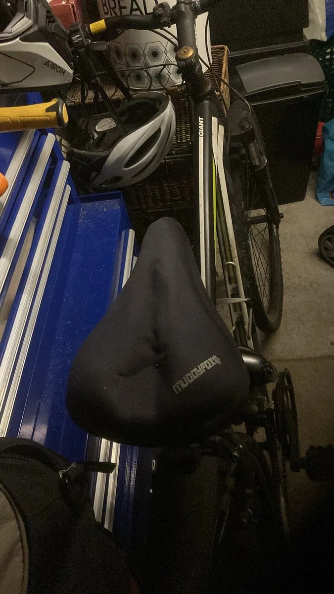 Giant Roam hybrid bicycle - Image 3