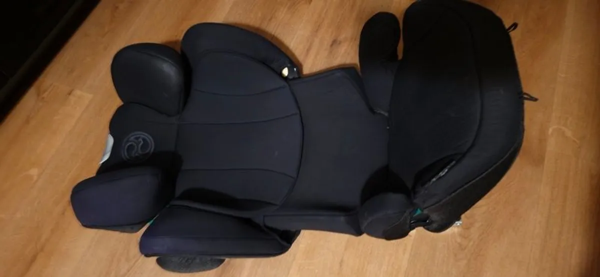 2 x CYBEX Car Seats Pallas S-Fix and Solution Z i-Fix Excellent Condition - Image 3