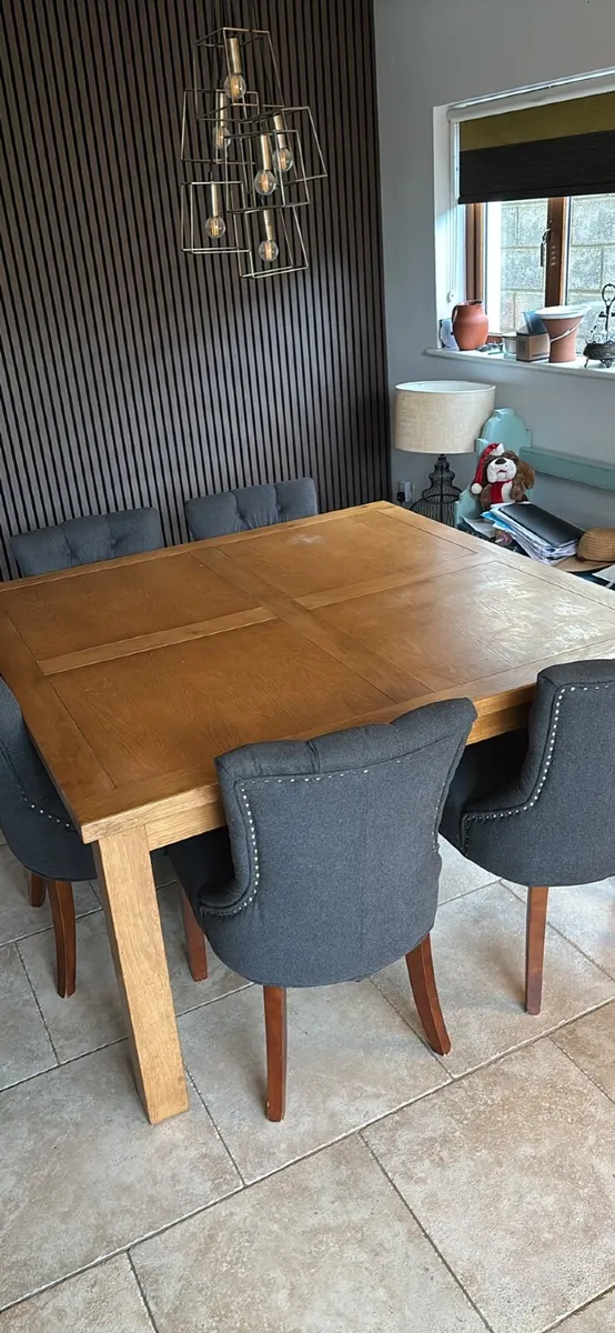 Dining room table - Image 1