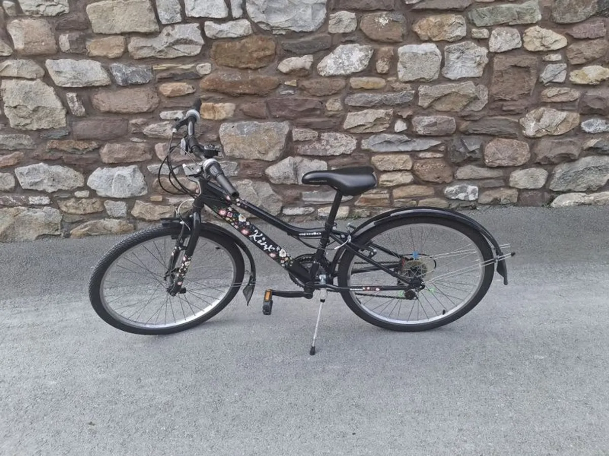 26-inch Black girls' bike - Image 1