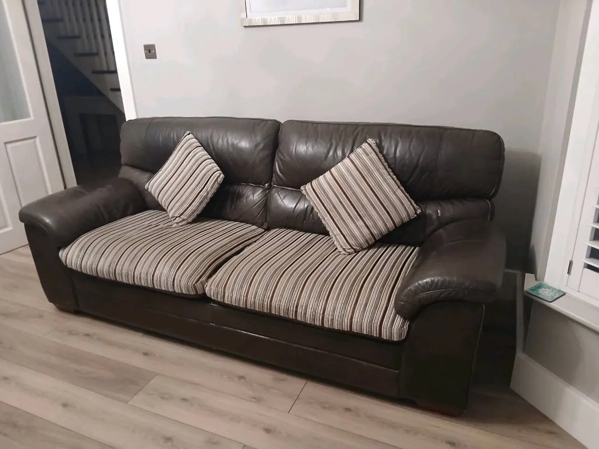 Couches 3 seater - Image 4