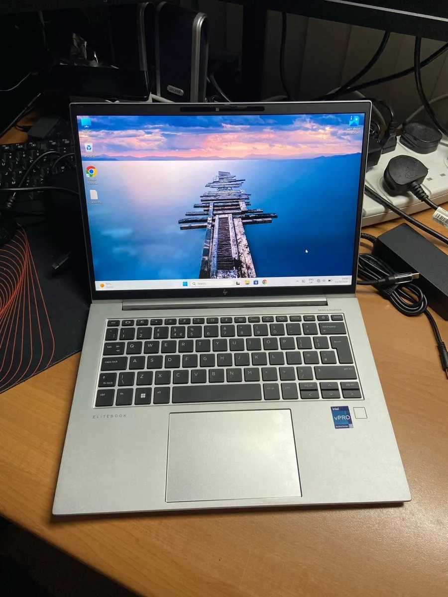 Hp laptop i5 pro 16/256 windows 11 pro - Image 1