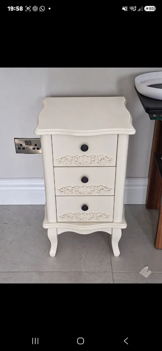 Bedroom furniture - Image 1
