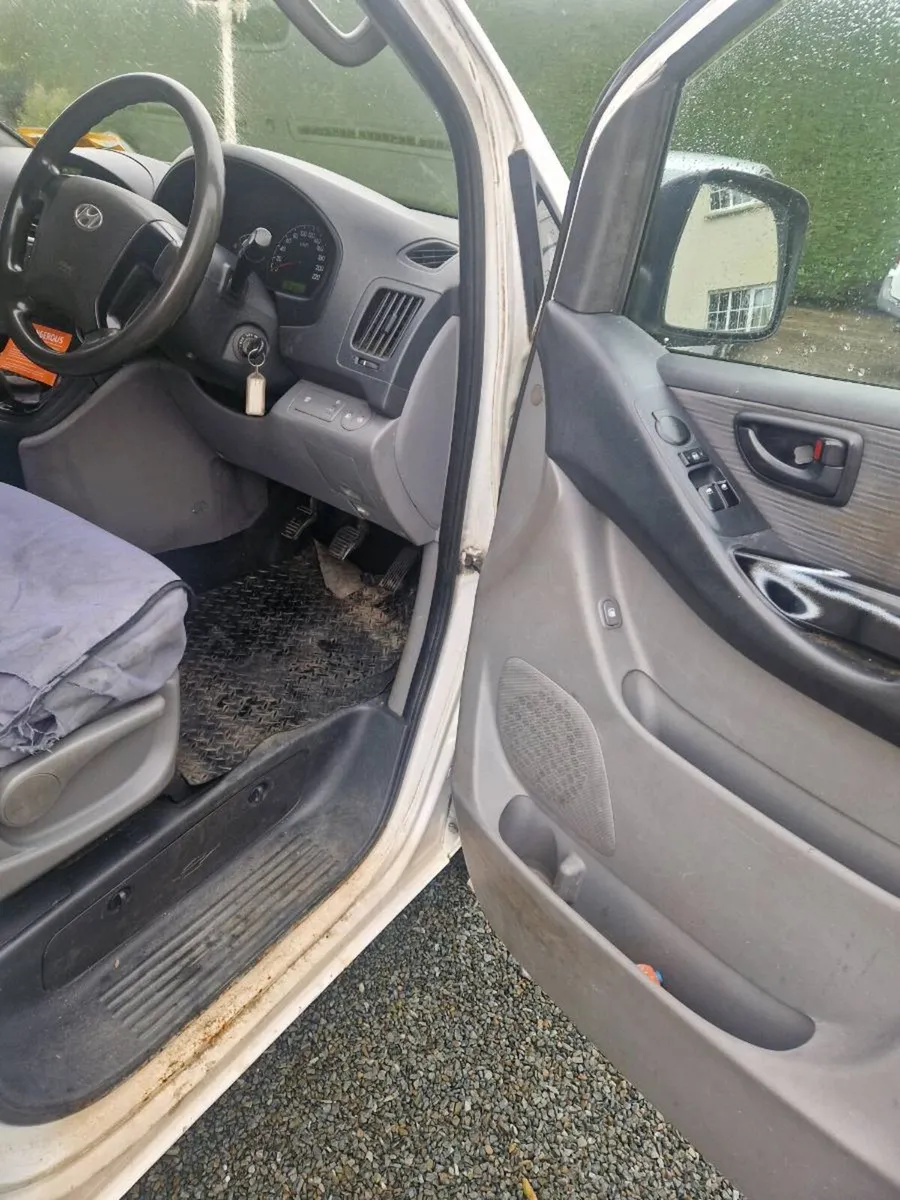 Hyundai H1 van - Image 1