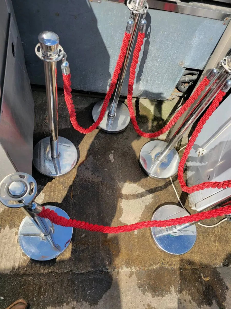 Pole Rope 5 Poles and 4 Ropes. - Image 3