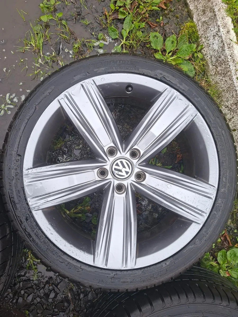 19" Genuine Vw Alloys with tyres - Image 2