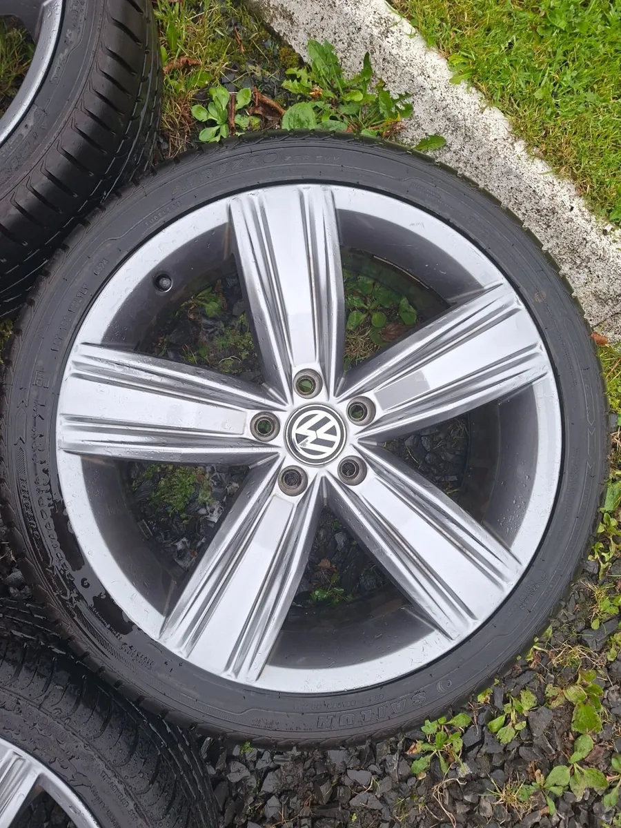 19" Genuine Vw Alloys with tyres - Image 3