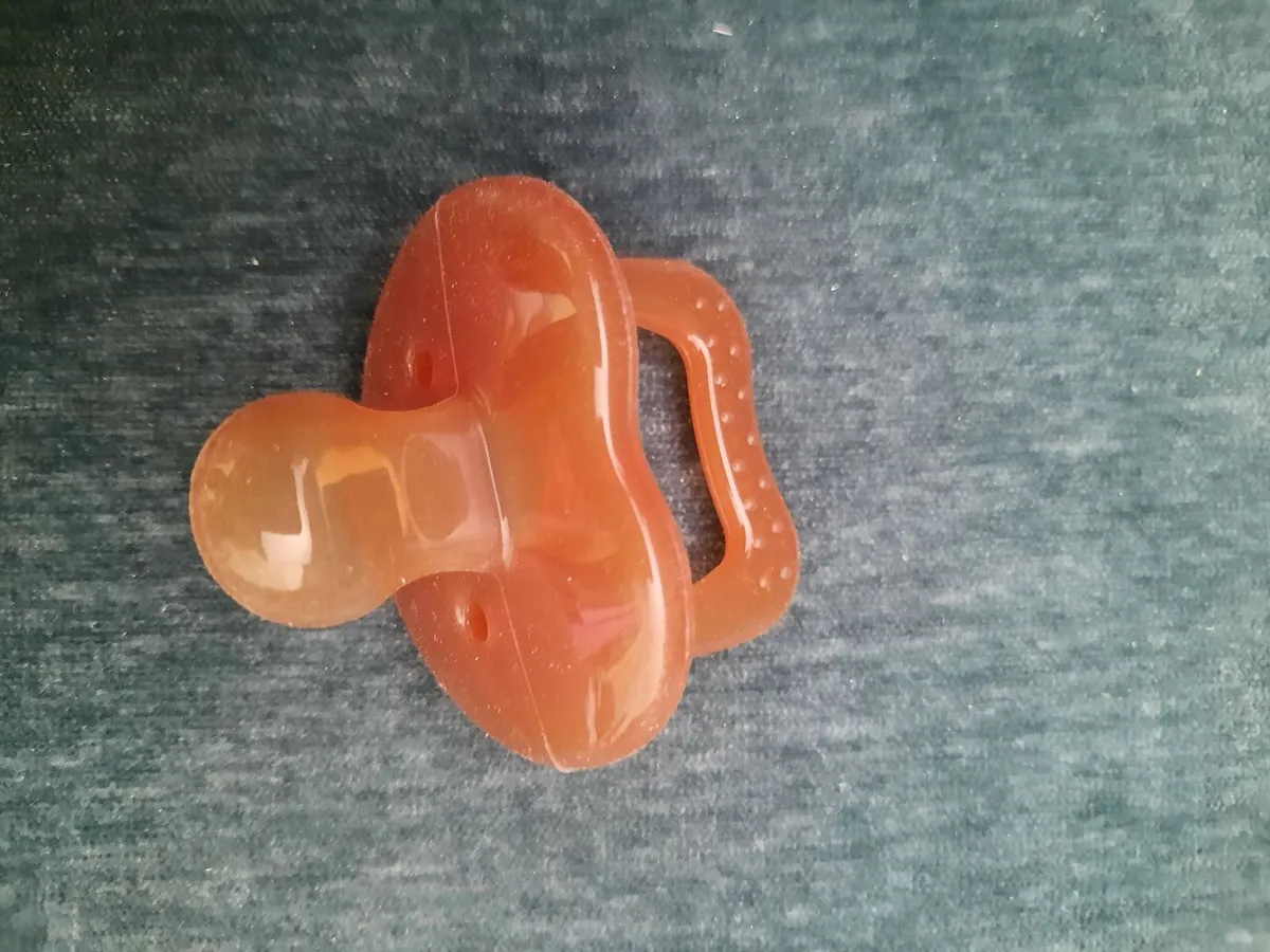 Haakaa pump and soother - Image 3