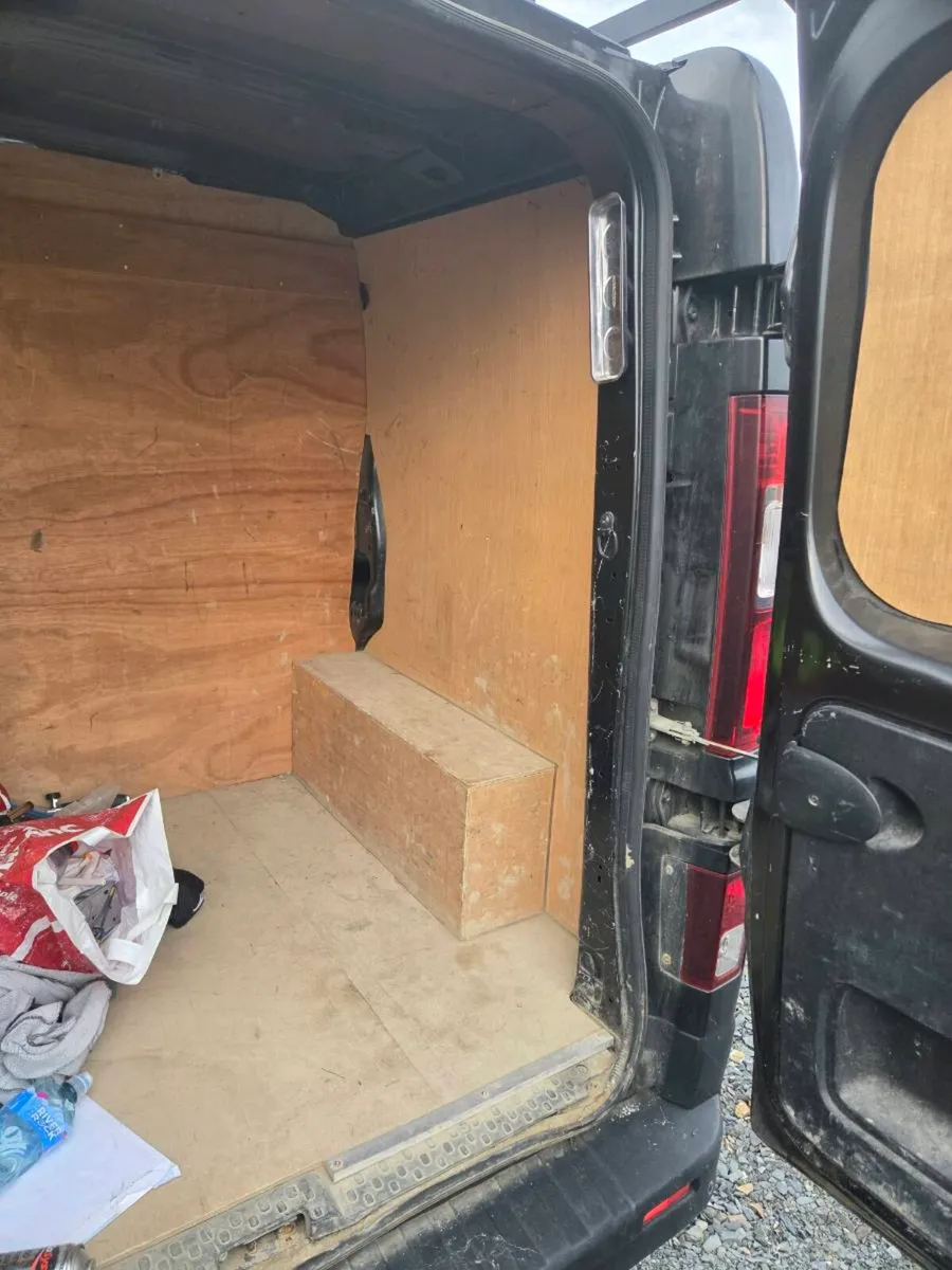 2019 Renault Trafic Crew Cab | 6 Seats | 160,768km - Image 3