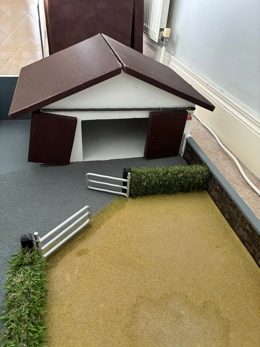 Toy farm building - Image 4