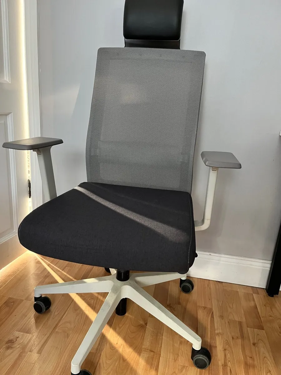 Office chair - Image 2