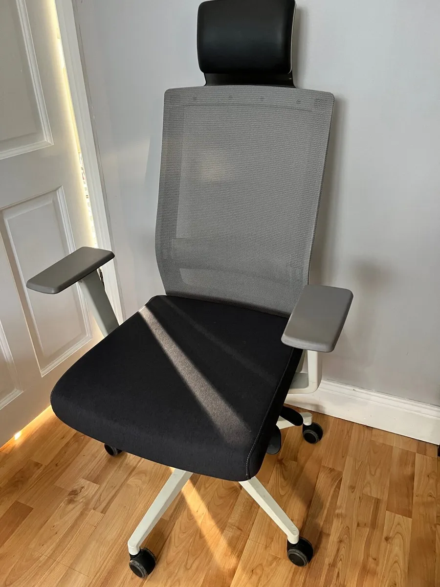 Office chair - Image 3