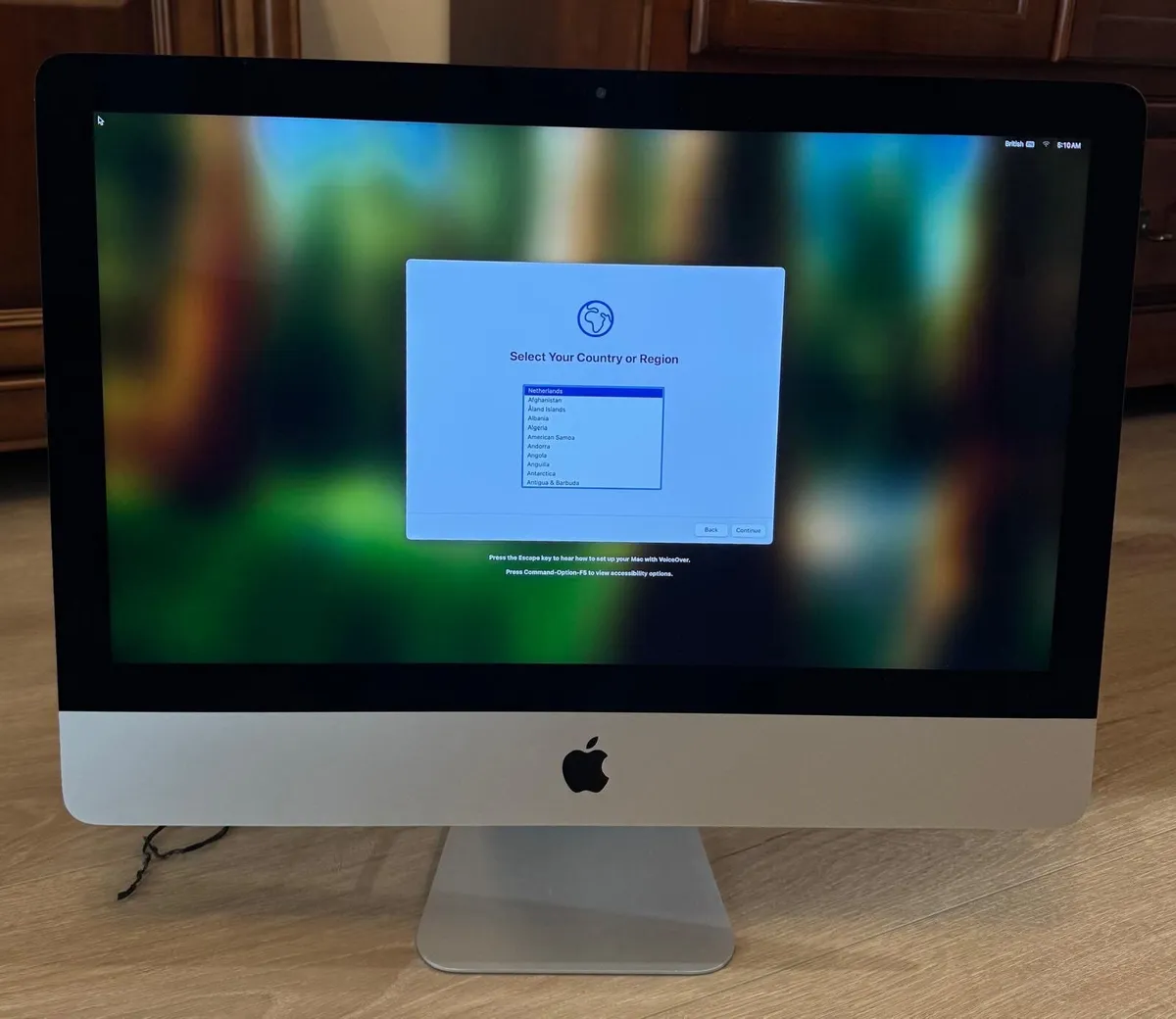Apple iMac 21.5” 4K - Image 1