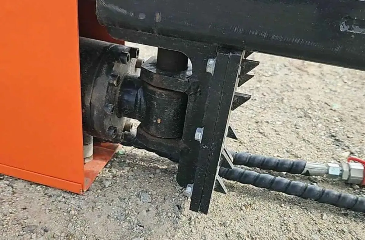 BOBCAT SKID STEER LOG SPLITTER - Image 2