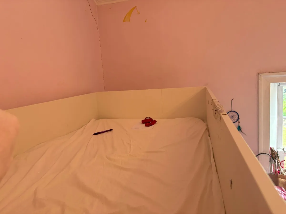 Smastad Ikea bunk bed and desk- for take away - Image 4