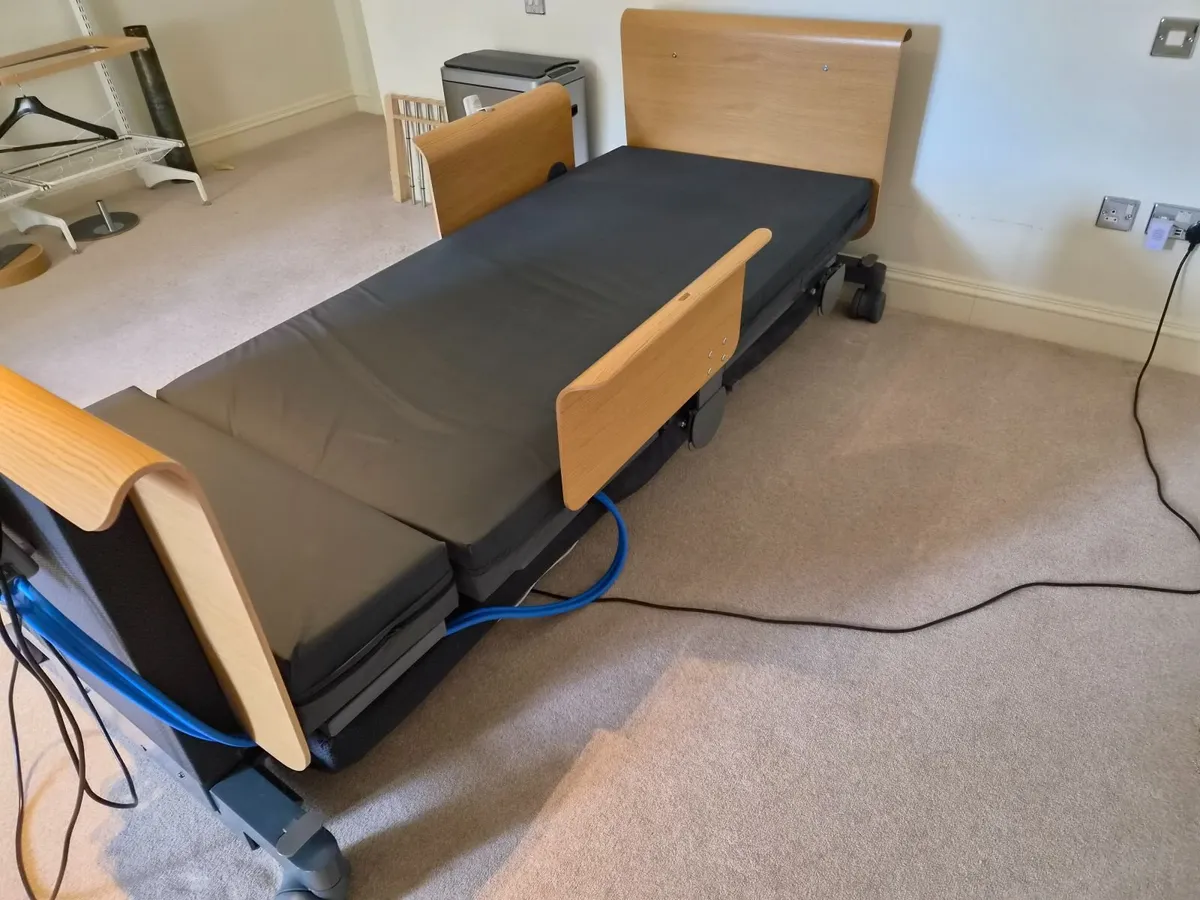 Nursing home transformer type adjustable bed - Image 3
