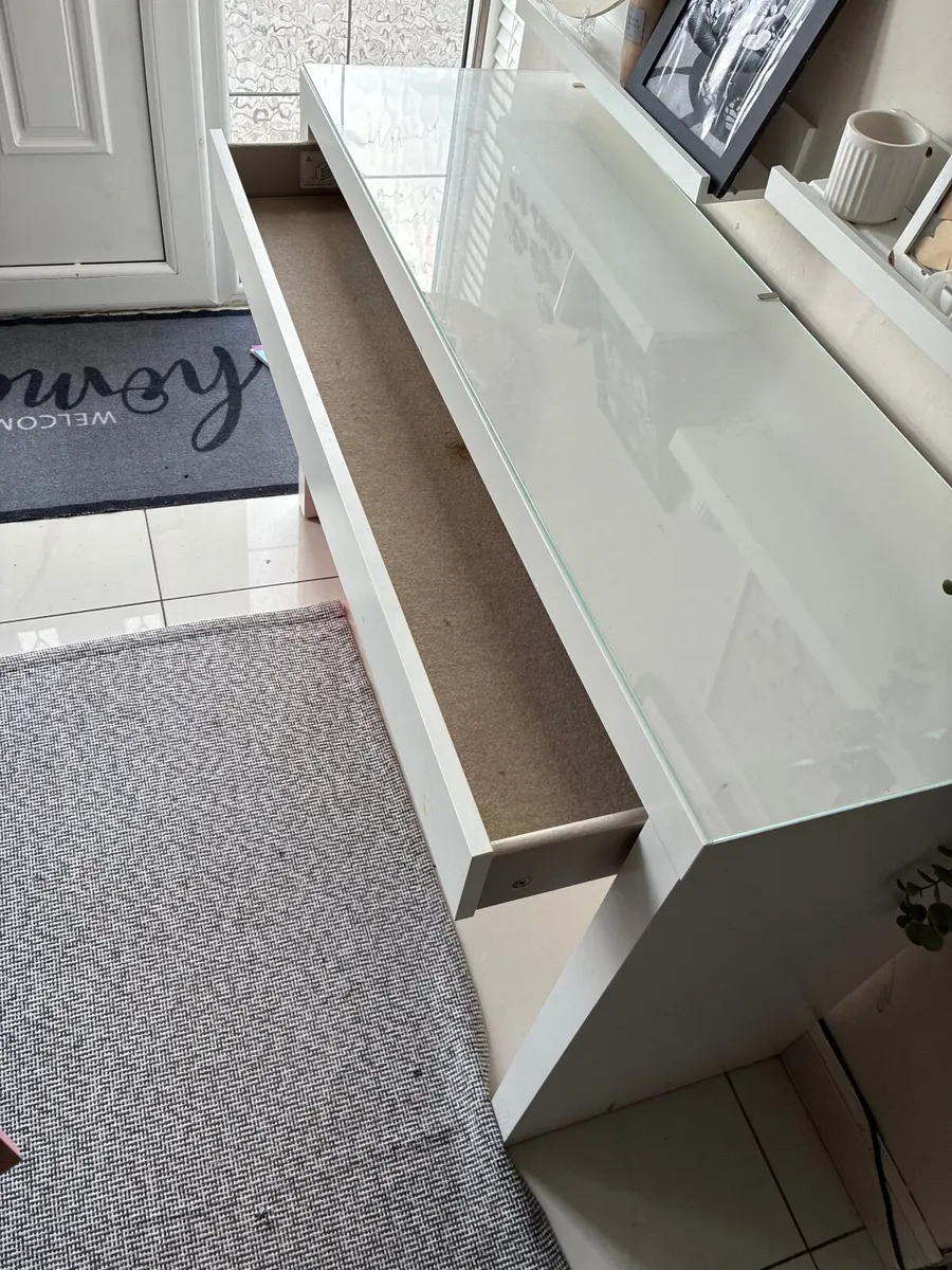 Vanity table - Image 2