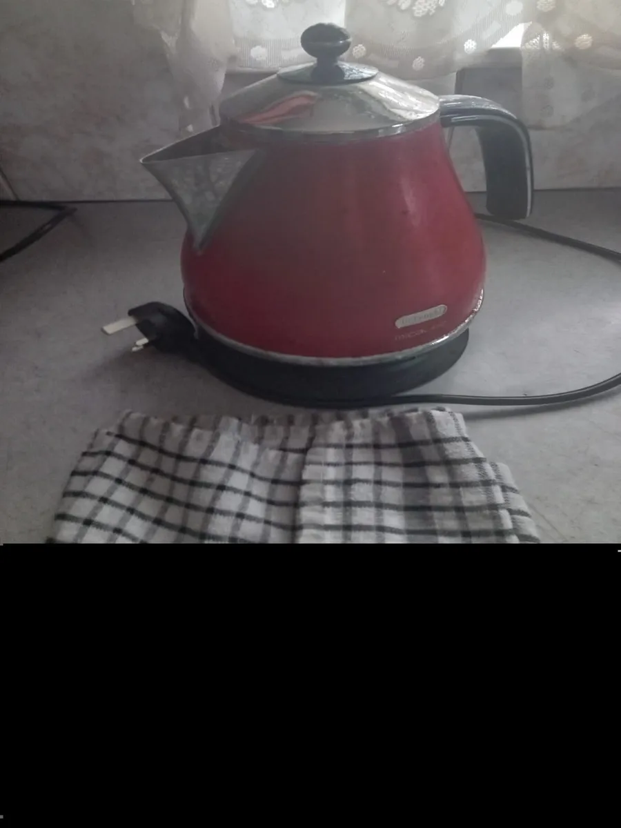 Kettle andtoaster - Image 1