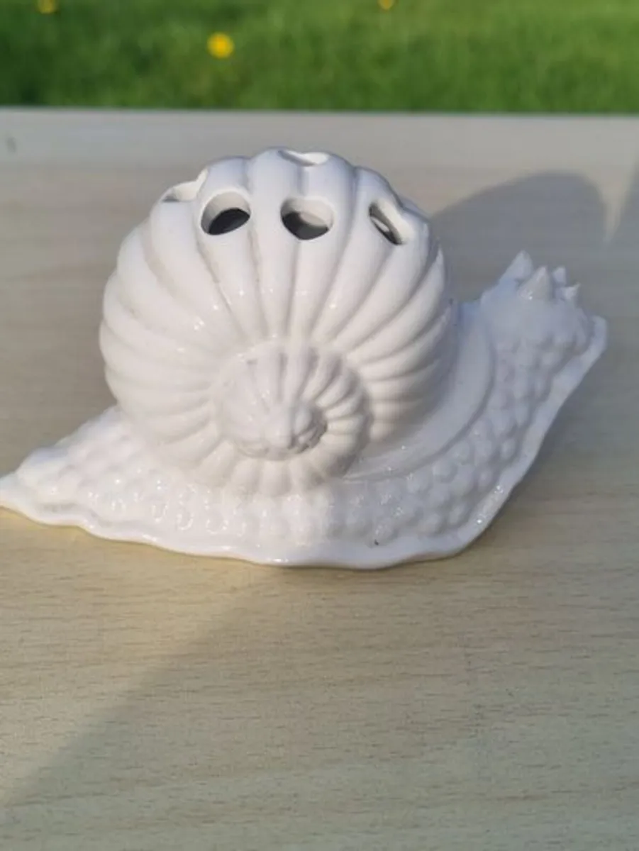 Italian ceramic snail flower holder - Image 2