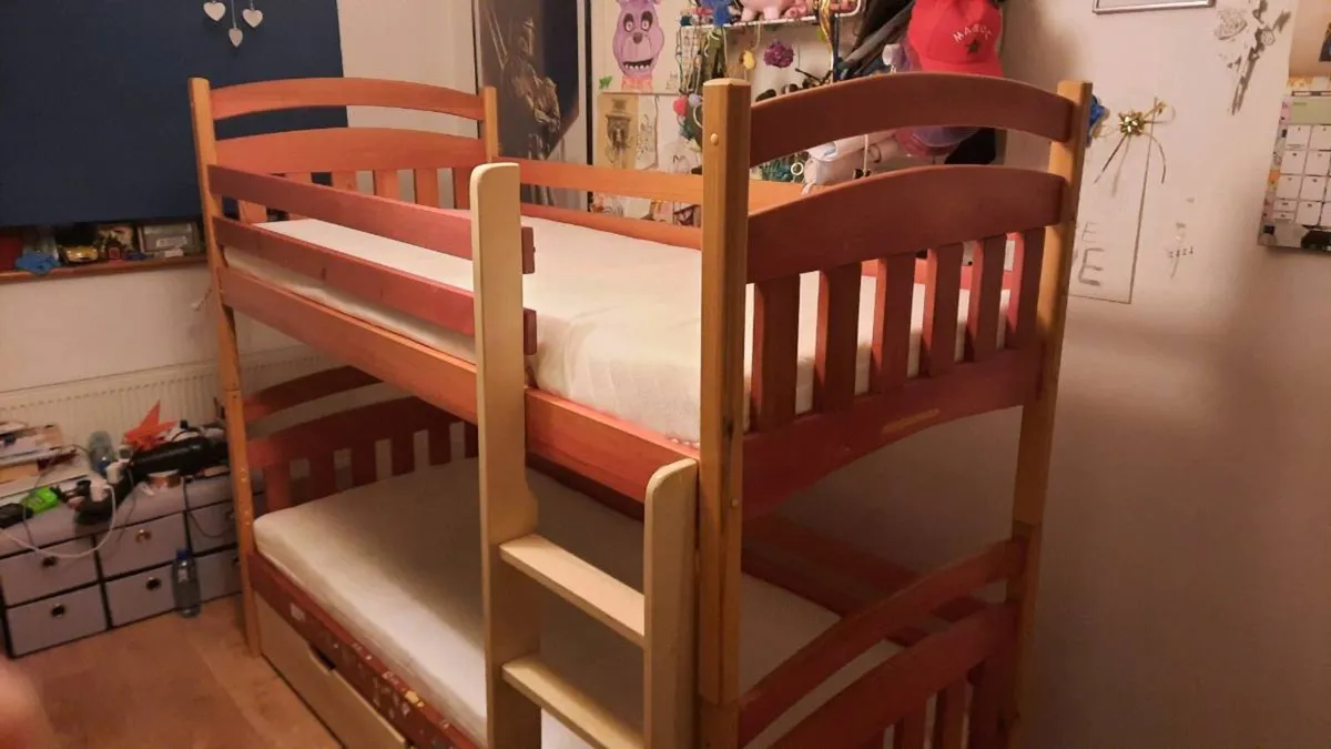 Bunk bed or freestanding 2 single bed - Image 1