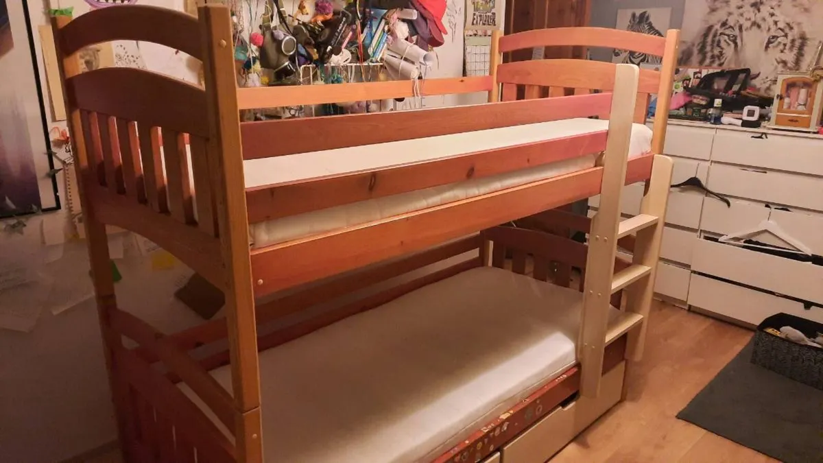 Bunk bed or freestanding 2 single bed - Image 2