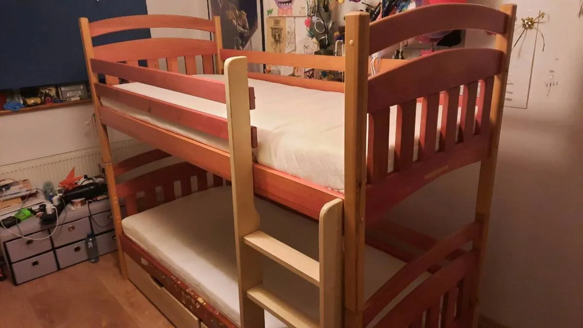 Bunk bed or freestanding 2 single bed - Image 3