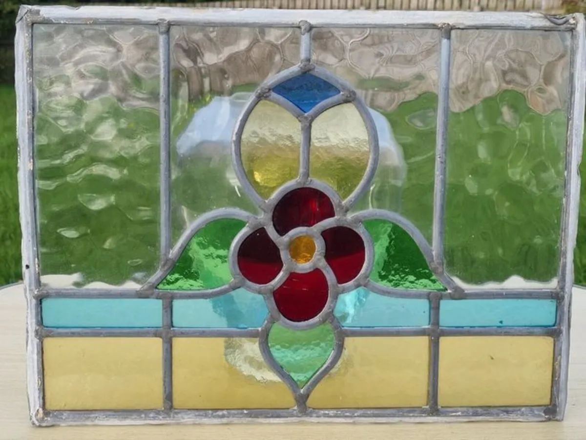 Antique leaded stained-glass panel in Art Nouveau - Image 2