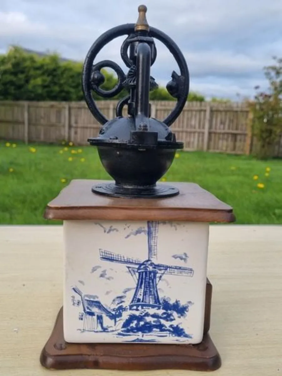 Antique Dutch coffee grinder - Image 3