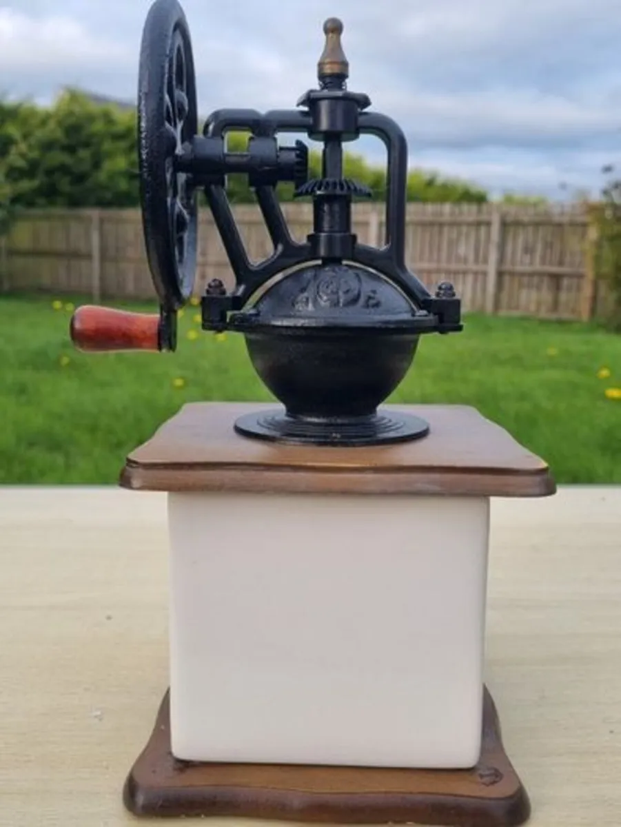 Antique Dutch coffee grinder - Image 4