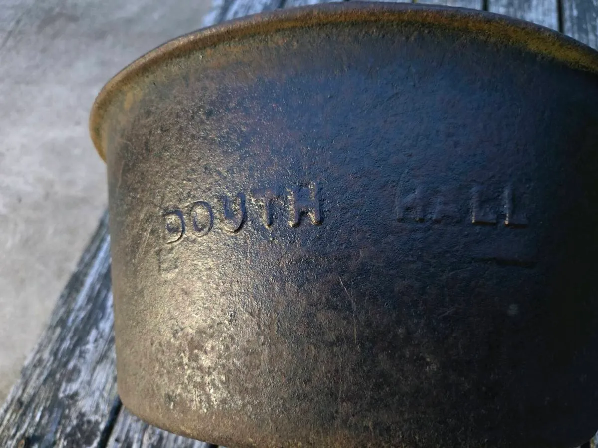 Dowth Hall -Stamped Cast Iron Feed Pot - Image 4