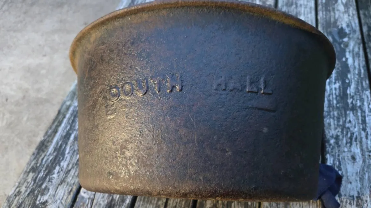 Dowth Hall -Stamped Cast Iron Feed Pot - Image 1