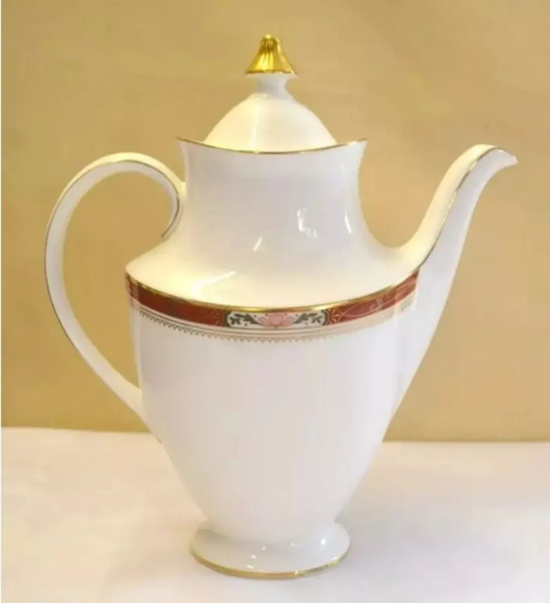 Pristine Vintage Royal Doulton "Sandon" Coffee Pot - Image 1
