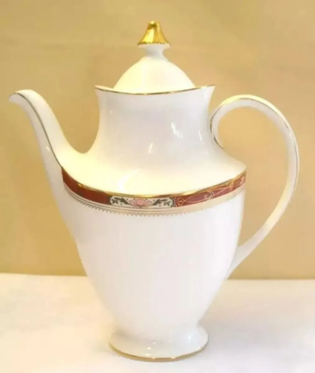 Pristine Vintage Royal Doulton "Sandon" Coffee Pot - Image 4