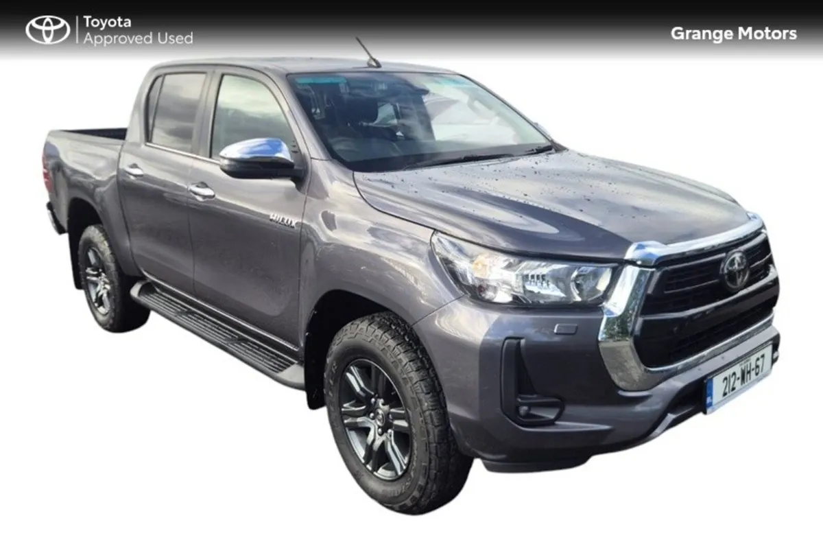 Toyota Hilux 2.8 DOUBLE CAB SR5 4DR - Image 1