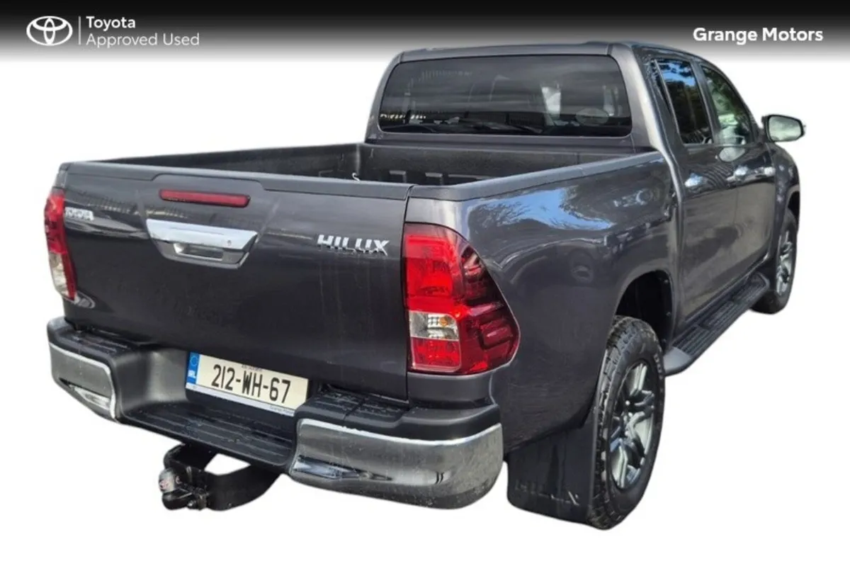 Toyota Hilux 2.8 DOUBLE CAB SR5 4DR - Image 3