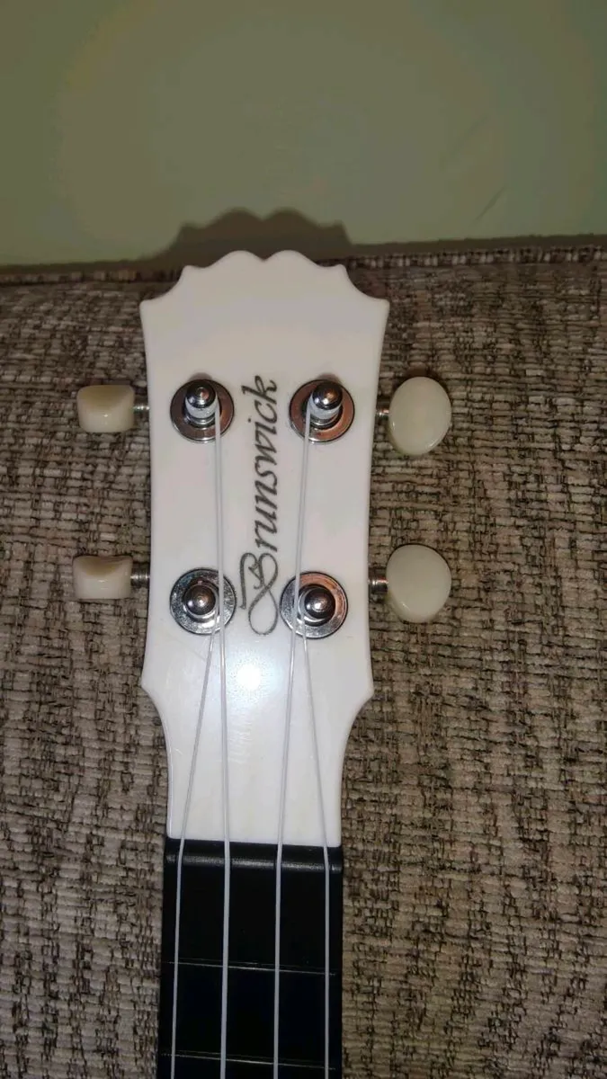 Guitar and ukulele - Image 3