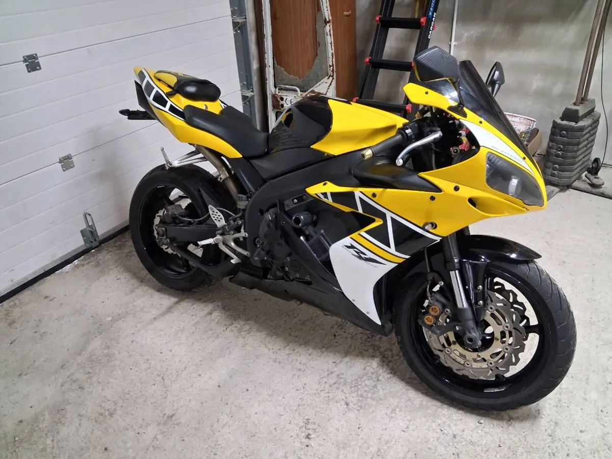 Yamaha R1 2004 - Image 2