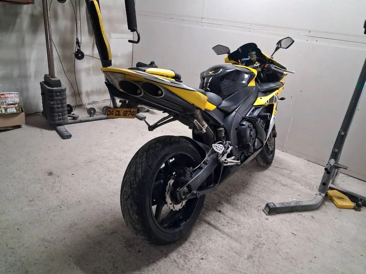 Yamaha R1 2004 - Image 4