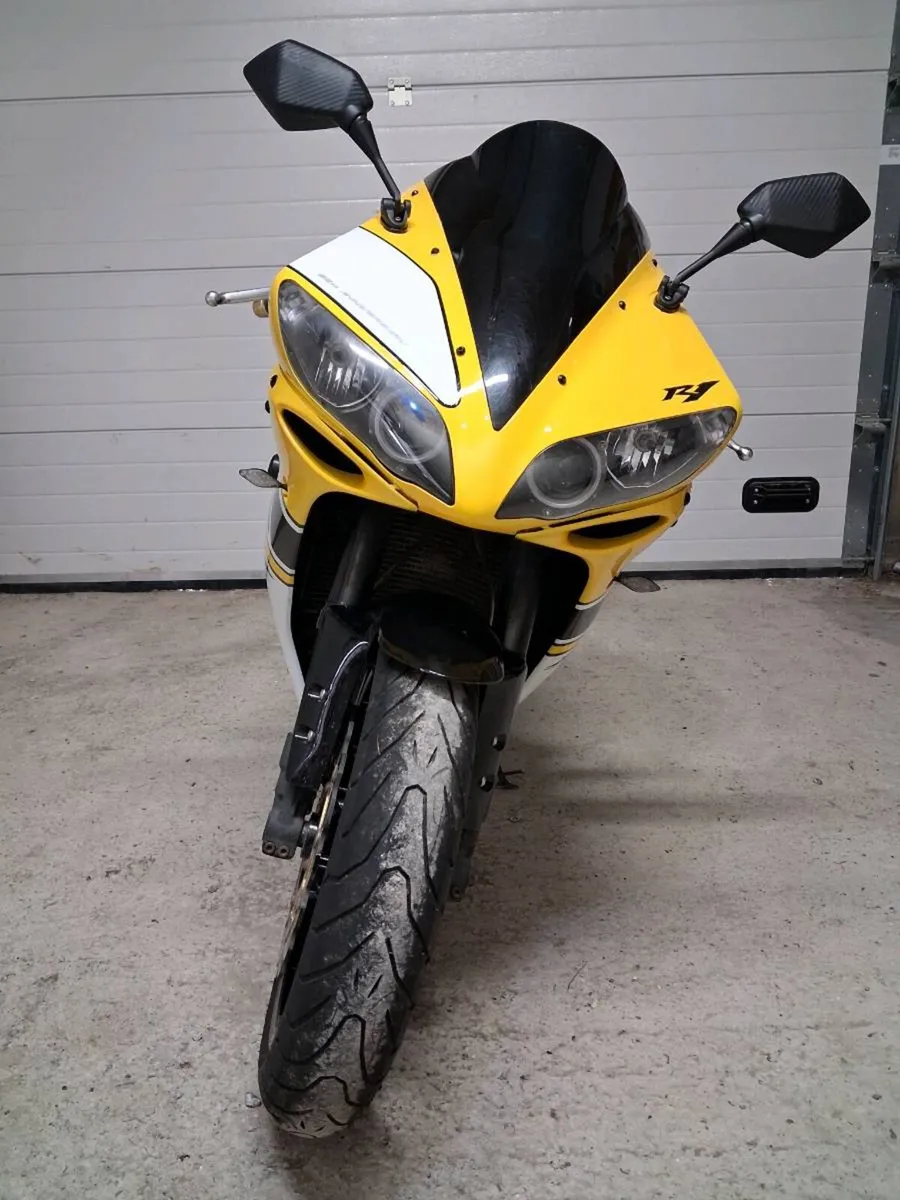 Yamaha R1 2004 - Image 1
