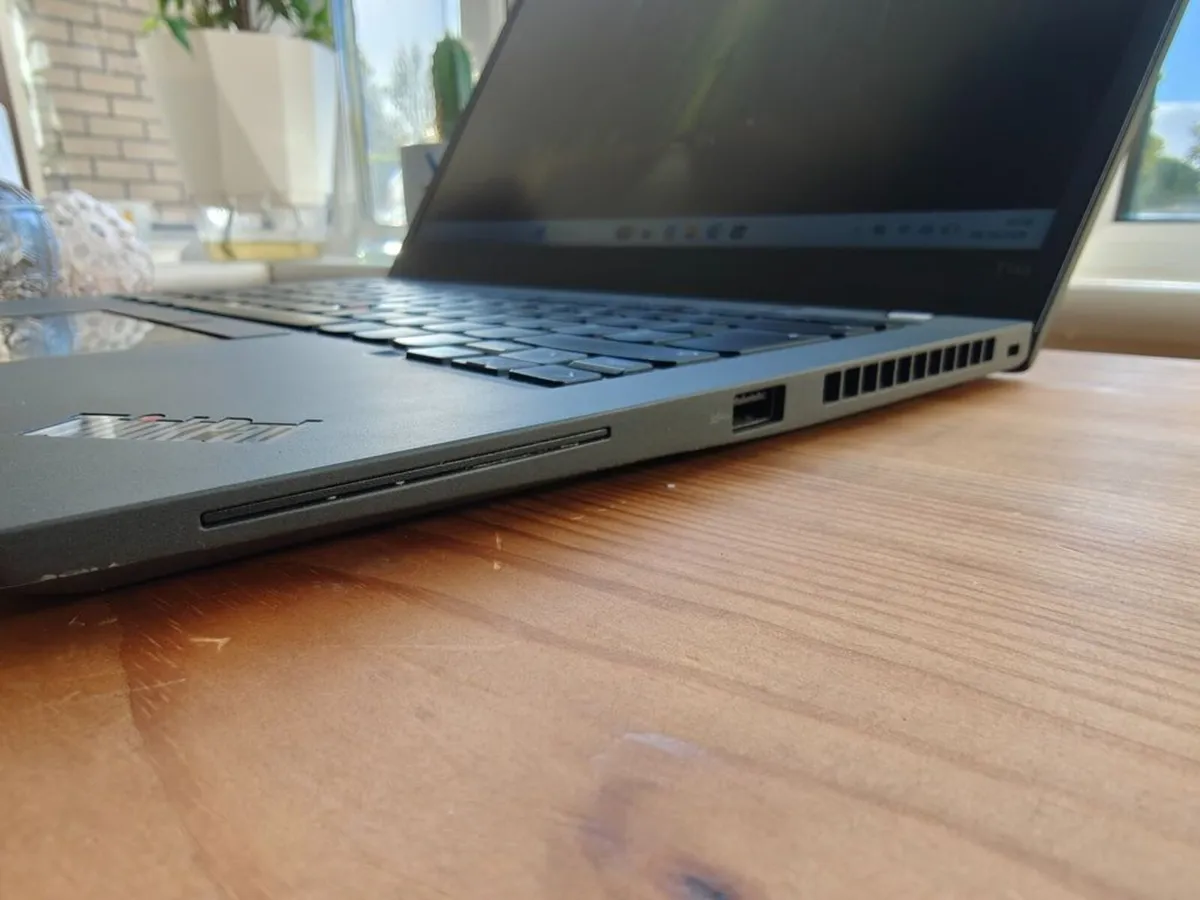 Lenovo Thinkpad T14s Gen 2 | AMD Ryzen | 16GB | - Image 4