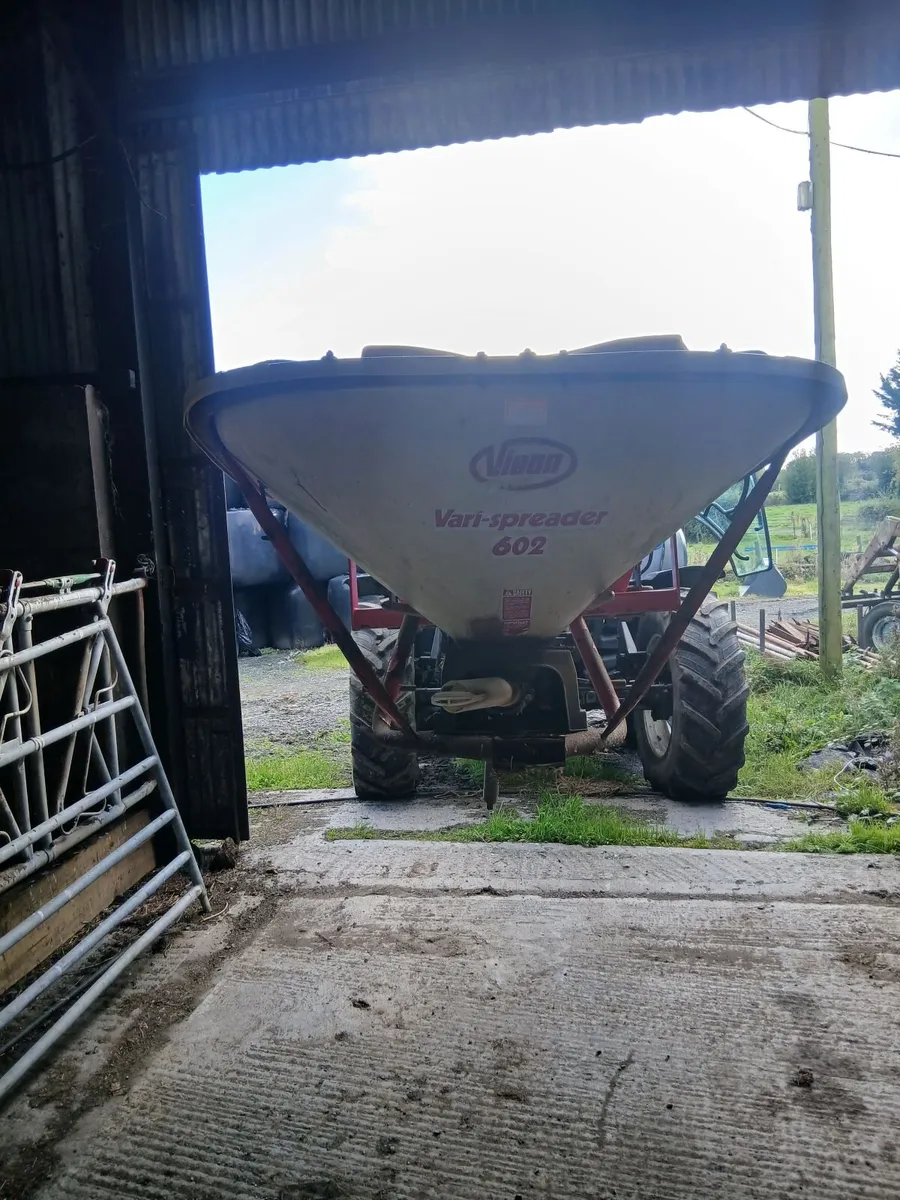 Fertiliser sower - Image 1