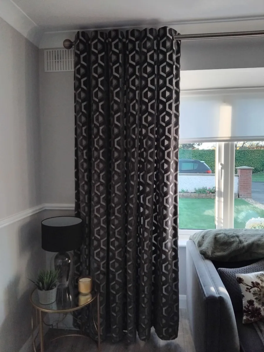 Curtains - Image 3